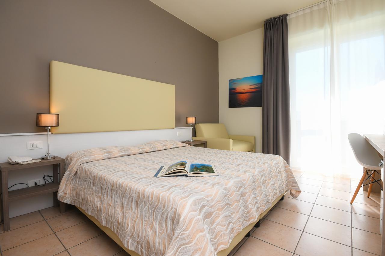 Hotel Miramar Sirmione Esterno foto